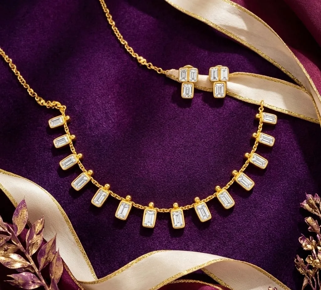 Stylish necklace with sparkling baguette-cut stones and matching earrings with a chic double-baguette design.