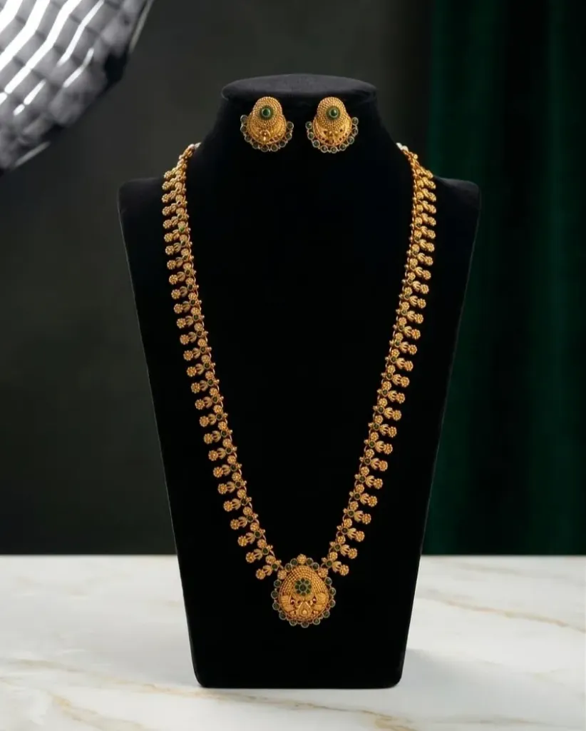 Royal charm, radiant details. A jewel that speaks heritage.